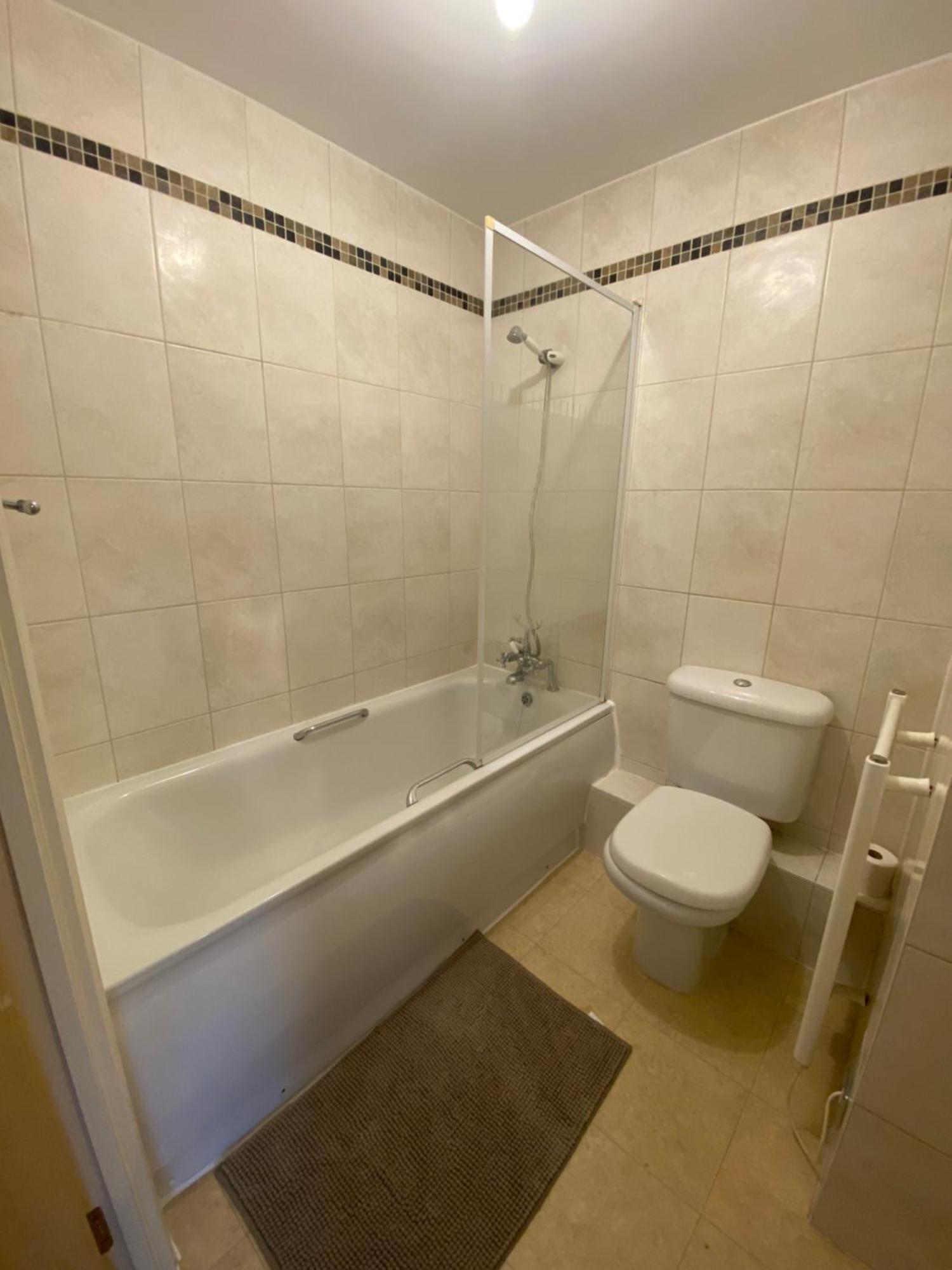 לונדון 2 Bedroom Flat In Riverside West מראה חיצוני תמונה